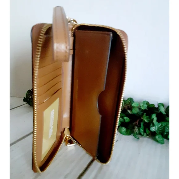 Michael Kors Multifunction Phone Wristlet/Wallet – Acorn - NWT - Picture 9 of 16